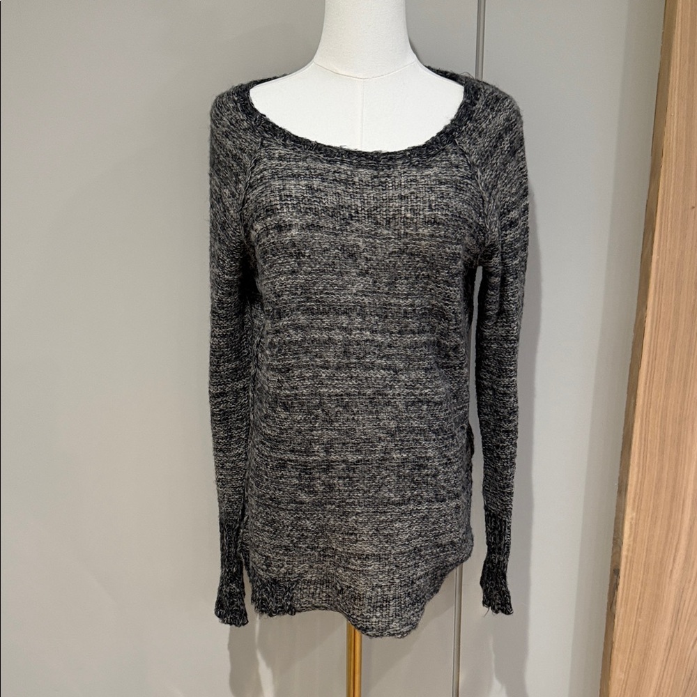 Elegant Gray Women's Crew Neck Sweater
